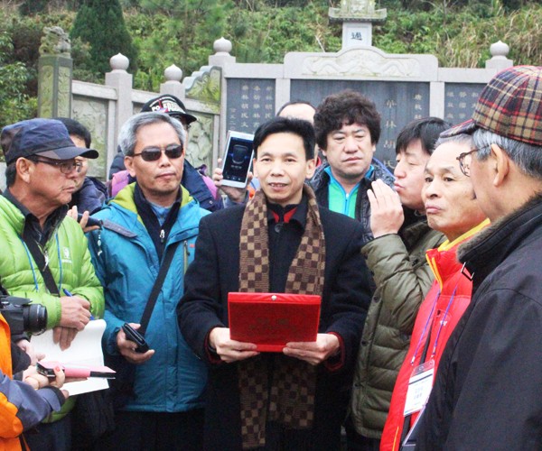 大师在习凿齿古墓讲授人居环境